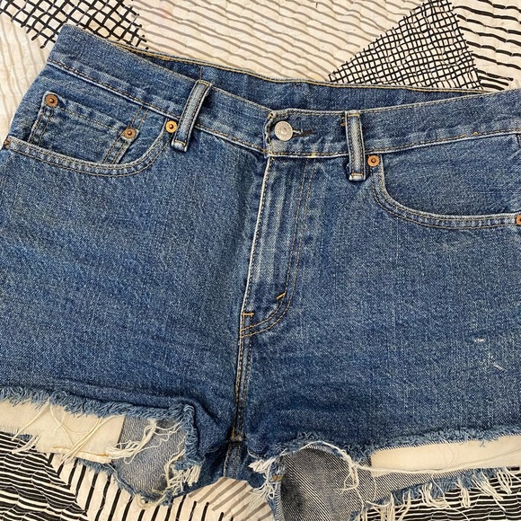 Levi’s 505 Dark Denim Distressed Shorts Size 30” Waist - Picture 3 of 9